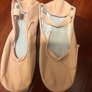 Little girls Bloch Cream Ballet Shoes
